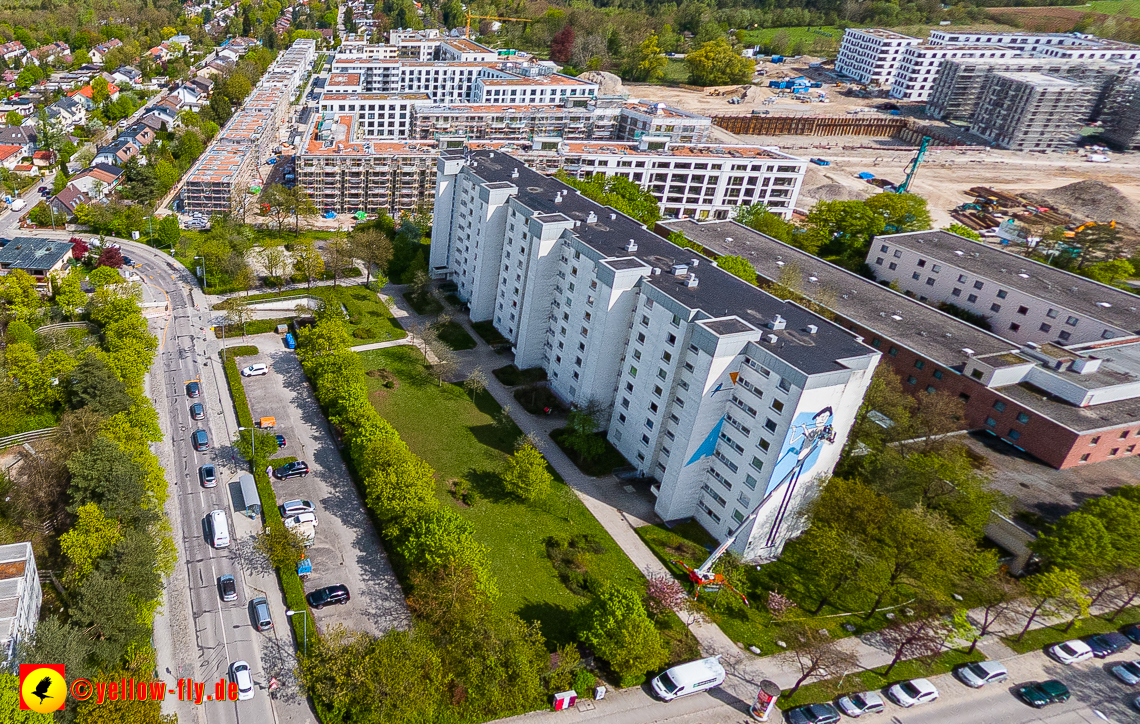 04.05.2023 - Luftbilder vom Alexisqaurtier und Pandion Verde in Neuperlach